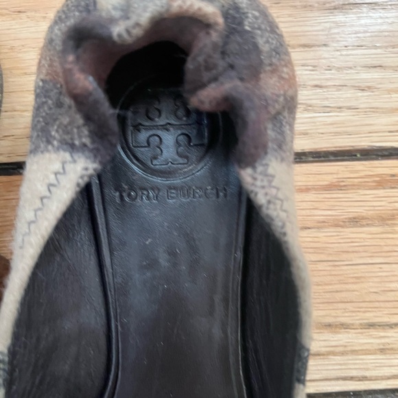 Tory Burch Women's Plaid Flats with Gold Logo shoes - Picture 6 of 13